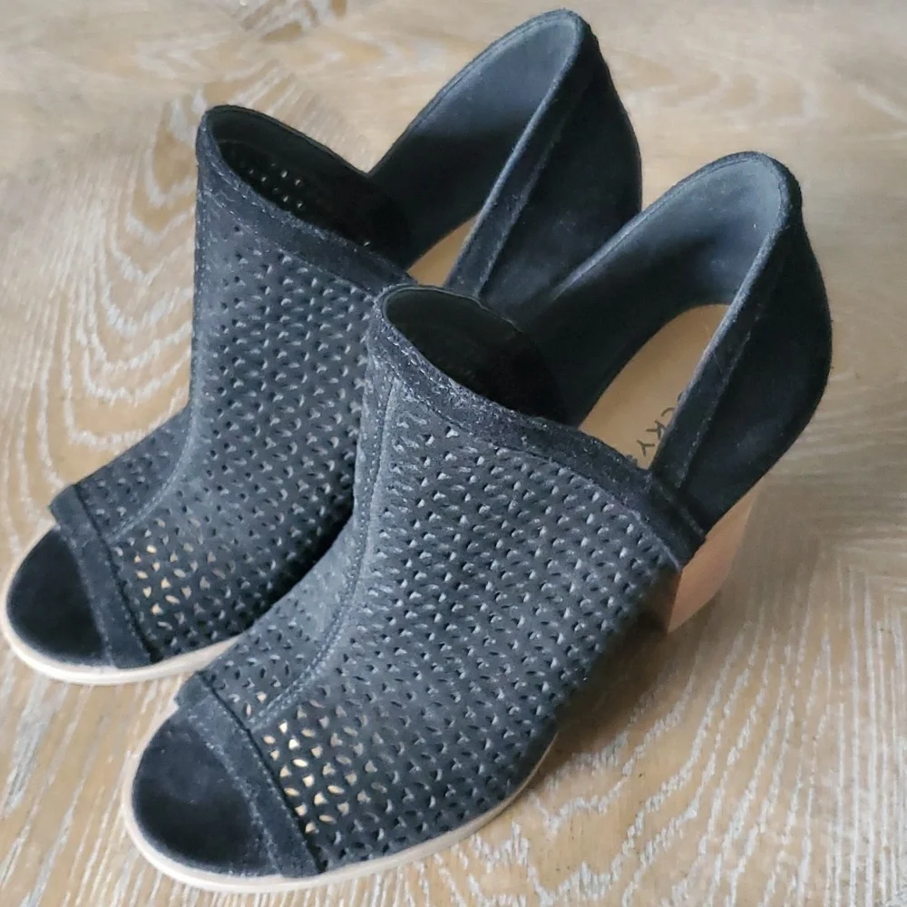 Lucky Brand Peep Toe Block Heel Bootie - Picture 7 of 9